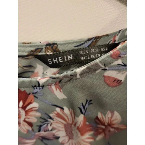 SHEIN Keyhole Back Flounce Sleeve Floral Smock Dress - Picture 5 of 8